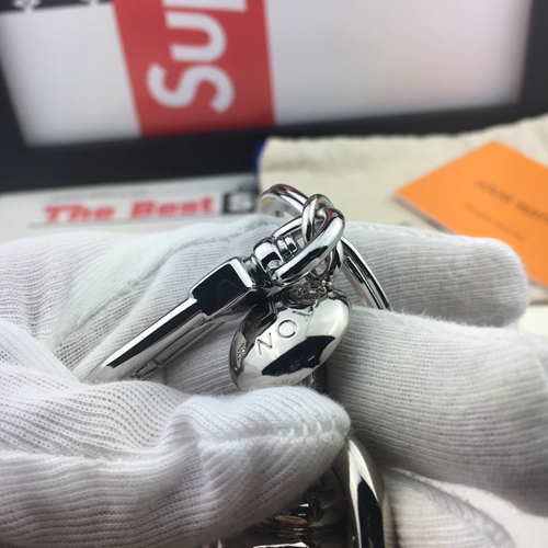 ブランドキーホルダー着用イメージ